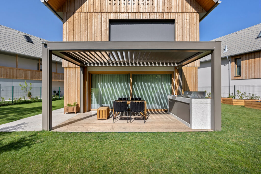 Bioklimatska pergola KE Kedry Prime - stranski pogled